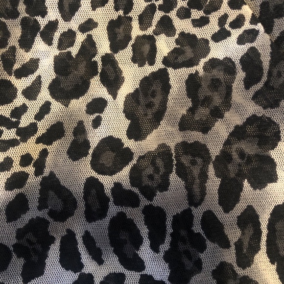 Oversized Leopard print crop shirt - Picture 2 of 2
